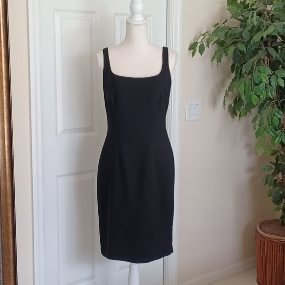 Maggy London Dresses & Skirts - EUC Maggy London Black Sheath Size 6